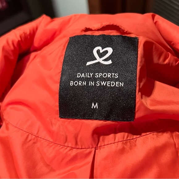 Daily Sports puffer vest size medium - Picture 5 of 8